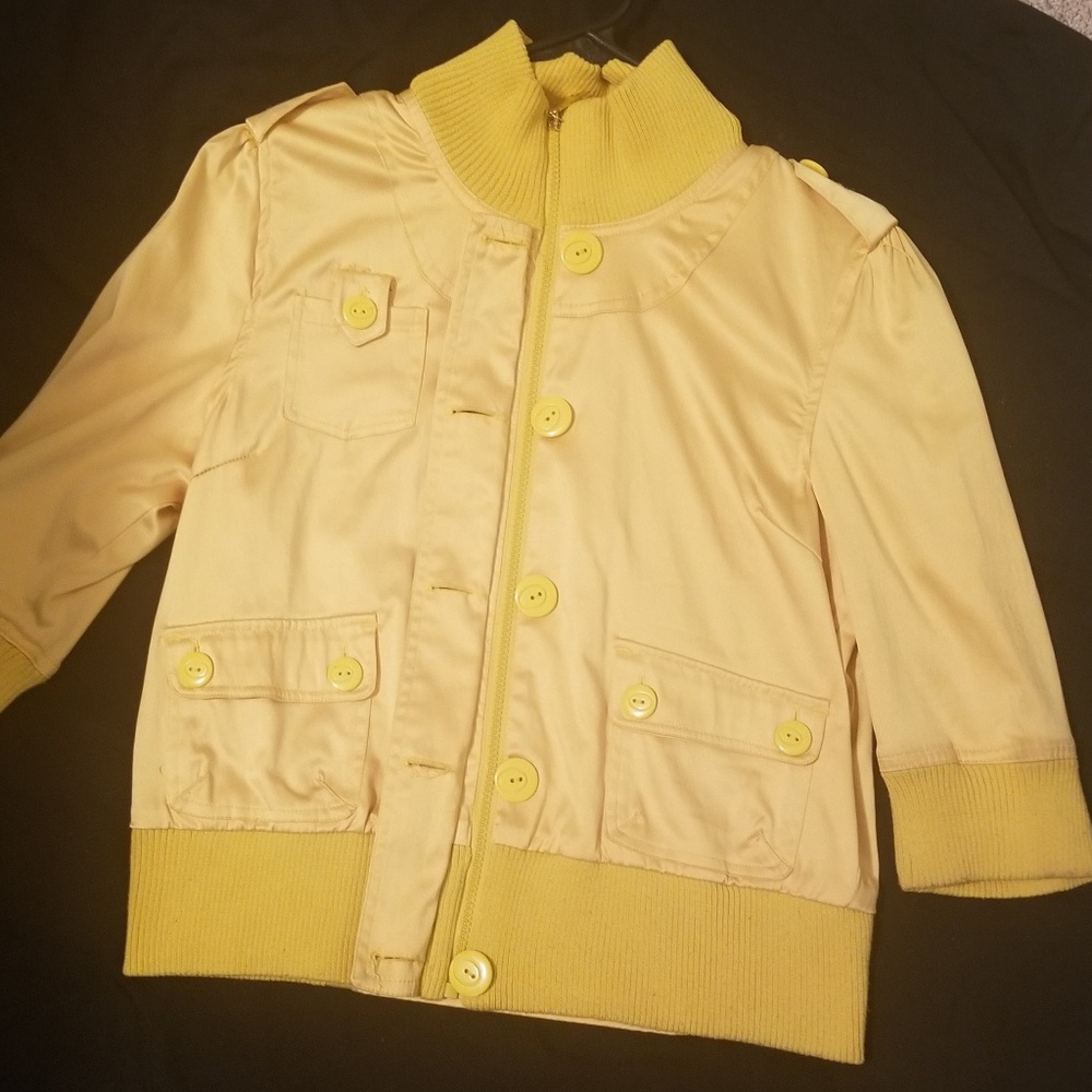 Yellow zip/button blazer